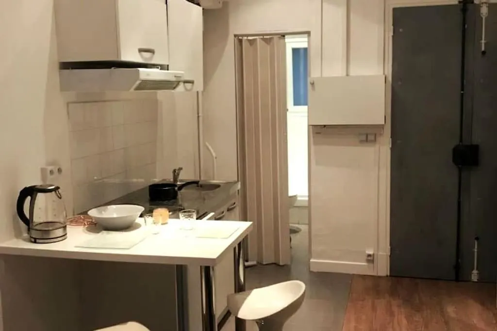 Functional Apartment, Belleville, Paris 11 0*,